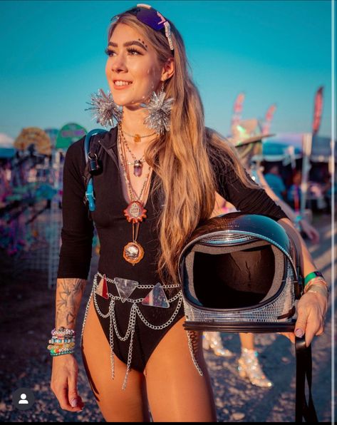 Festival outfit imagine 2022 Eclipse Festival Outfits, Disco Astronaut, Festival 2024, Rave Festival, Fit Inspo, Festival Outfit, Firefly, Festival Outfits, Fitness Inspo