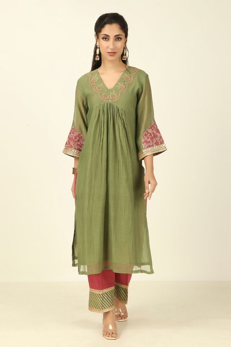 Buy Green Chanderi Placement Embroidery Floral Glass Pleated Front Kurta Pant Set For Women by Tashee Online at Aza Fashions. Placement Embroidery, Kurta Pant Set, Dresses Classy, Dress Design Patterns, Elegant Dresses Classy, Embroidery Floral, Kurta With Pants, Suit Designs, Kurta Designs