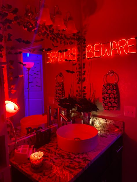 Halloween Home Decor Bathroom, Halloween Party Bathroom Ideas, Spooky Aesthetic Home Decor, Bathroom Halloween Ideas, Neon Bathroom Aesthetic Ideas, Halloween Bathroom Aesthetic, Cute Halloween Bathroom Decor, Halloween Theme Bathroom, Halloween Themed Bathroom