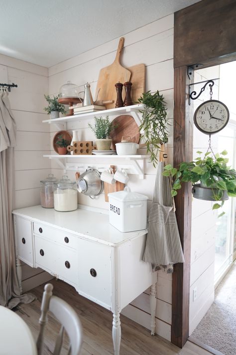 Breakfast Nook Shelf, Open Shelf Cottage Kitchen, Large Open Shelving Kitchen, Farm Cottage Living Room, Cottage Kitchen Wall Decor, Open Shelving Organization, Farmhouse Dining Room Decor Wall, Dining Room Shelf Decor, Farmhouse Kitchen Shelf Decor