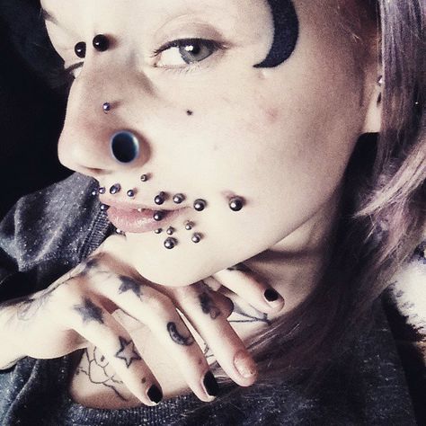 Stretched Nostrils, Body Modification Piercings, Multiple Piercings Earrings, Tattoed Women, Cool Piercings, Facial Piercings, Body Modification, Scene Girls, Body Piercings