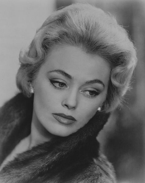 Rue McClanahan Rue Mcclanahan, Blanche Devereaux, What I Like About You, The Golden Girls, Young Celebrities, Golden Girl, Old Hollywood Glamour, Golden Girls, Time Capsule