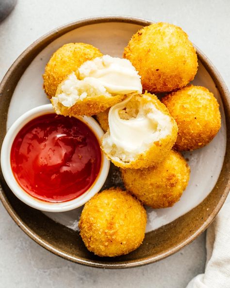 How to make Cheesy Potato Balls | www.iamafoodblog.com Cheesy Potato Balls, Potato Balls Recipe, Potato Cheese Balls, Potato Balls, Potato Fritters, Potato Snacks, Stuffed Potato Balls, Potato Bites, Leftover Mashed Potatoes