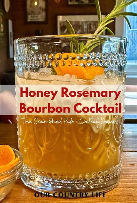 How to Make a Delicious Honey Rosemary Bourbon Cocktail - Our Country Life Backyard Bars, Bourbon Drinks Recipes, Backyard Pub, Rosemary Honey, Rosemary Syrup, Bourbon Smash, No Beer, Lime Drinks, Honey Bourbon