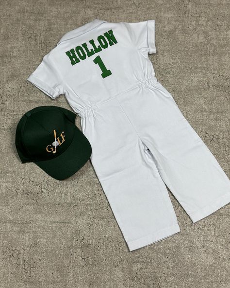 📣Click the link in bio to purchase, you can order from my etsy store with secure payment method Personalized Golf Long-Short Caddy outfit for kids*Toddler Golf White-Green Suit*Baby Golf 1st Birthday Uniform #golf #golfstagram #caddieuniform #caddyoutfit #toddlergolf #golfcostume #golfbirthday #golfbirthdayparty #golfbirthdaycake #masters #golfmasters #golfclub #golfclubs #golfclubsport #birthdaycostume #cakesmash #cakesmashphotography #2birthday #1stbirthday #1stbirthdayparty #1stbirthdayp... Golf Costumes, Golf 1st Birthday, Golf Birthday Cakes, Golf Baby, Outfit For Kids, Golf Birthday Party, Golf Birthday, Cake Smash Photography, Personalized Golf