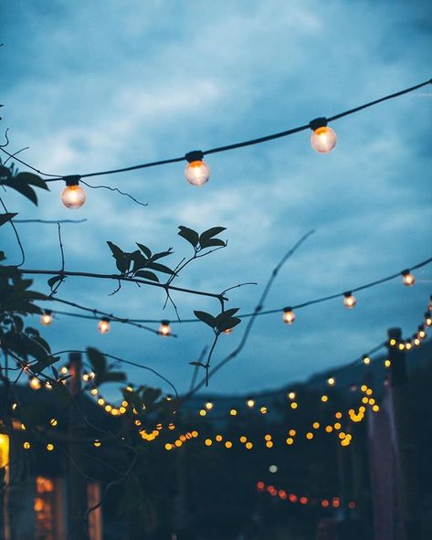 Pin for Later: 22 Dreamy Ways to Decorate With Outdoor Lights Wallpaper Estetika, Night Vibes, Aesthetic Vibes, Summer Wallpaper, The Night Sky, Night Aesthetic, Twinkle Lights, Pics Art, Summer Photography