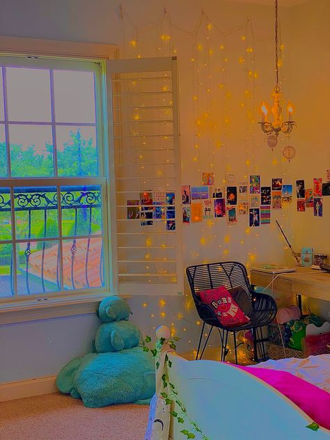 indie bedroom tiktok aesthetic room Indie Kid Room, Indie Room Ideas, Indie Bedroom, Aesthetic Bedroom Ideas, Chill Room, Retro Room, Indie Room Decor, Dekorasi Kamar Tidur, Indie Room