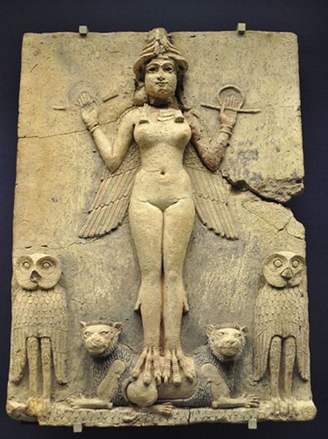 Ishtar Goddess, Goddess Of The Underworld, Ancient Goddesses, Ancient Mesopotamia, Queen Of Heaven, Mother Goddess, Art Antique, Ancient Aliens, Mesopotamia