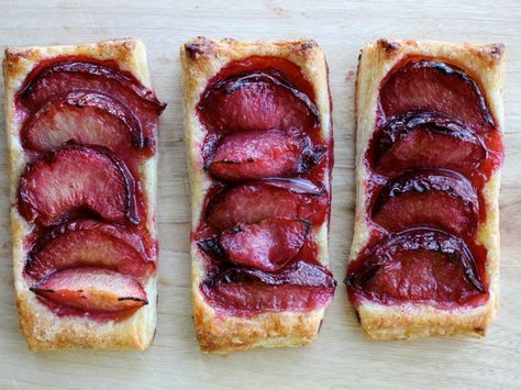 Best Plum Recipes, Plum Desserts, Plum Tarts, Desserts For Summer, Puff Pastry Dessert, Plum Dessert, Puff Dessert, Plum Tart, Plum Recipes