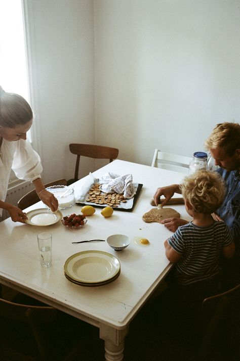 Ida Laerke and family at home in Copenhagen for the Kinfolk Table. Kinfolk Table, The Kinfolk Table, Drop Scones, Family Dinner Table, Family At Home, Kinfolk Magazine, Kids Cooking Recipes, Cooking Advice, Branded Content