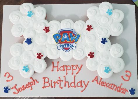 Paw Patrol Cupcake cake Paw Patrol Pull Apart Cupcakes, Paw Patrol Cupcake Cake, Pup Party, Portal Cake, Paw Patrol Cupcakes, Pull Apart Cupcake Cake, Cake Pulls, Pull Apart Cupcakes, Patrol Party