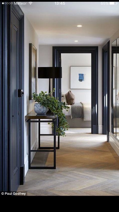 kind of like the dark trim to match the dark blue doors too strong against the white walls? Bedroom Master Modern, White Baseboards, Room Door Decorations, Minimalist Dekor, Dark Trim, Entrance Way, Grey Doors, Foyer Decorating, Modern Hallway