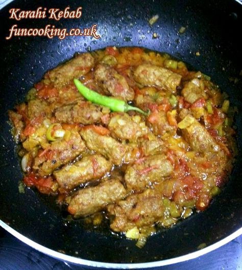 Simple quick Karahi kebab recipe with shan tikka masala and K&N sheesh kebab. Just saute onions and tomatoes add tikka masala and sheesh kebab. Sheesh Kebab, Shish Taouk, Seekh Kebabs, Pakistan Food, Onions And Tomatoes, Curry 3, Beef Kebabs, Kebab Recipe, Pasta Sauce Homemade