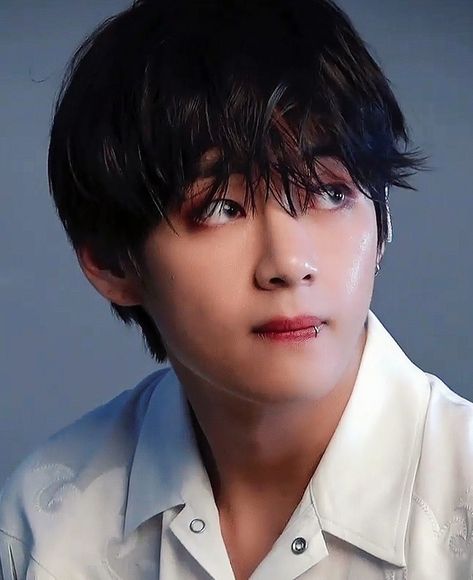 Taehyung Worried Face, Worried Face, Am I In Love, Taehyung Photoshoot, V Taehyung, Bts V, Honey Bee, Bts Taehyung, Bts Jungkook