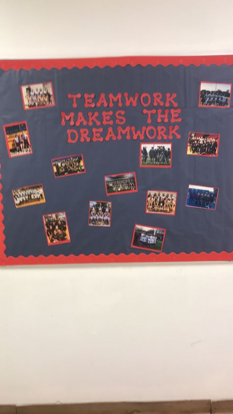 Teamwork Bulletin Board Cheer Team Bulletin Board Ideas, Cheer Bulletin Board Ideas, Teamwork Bulletin Board Ideas, Meet The Team Bulletin Board, Teamwork Bulletin Boards, Team Bulletin Board, Work Bulletin Boards, Fall Bulletin Boards, Third Grade Classroom