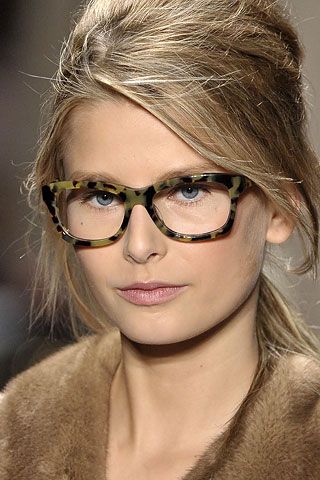 Hair Colour For Green Eyes, Tortoise Shell Glasses, Pastel Outfit, Fashion Eye Glasses, Wearing Glasses, Girls With Glasses, Womens Glasses, Glasses Fashion, Eye Glasses