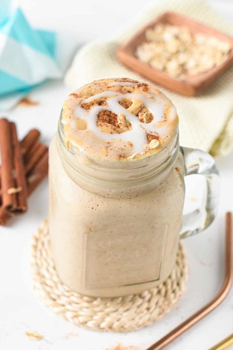 This Cinnamon Roll Protein Shake is the most delicious breakfast on the go to fix your cinnamon roll craving in less than 2 minutes! Plus, this is also a vegan protein shake, 100% dairy-free and loaded with 22 g plant-based proteins to keep you full for hours! Cinnamon Protein Shake, Cinnamon Roll Protein Shake, Protein Powder Muffins, Protein Powder Smoothie Recipes, Mocha Protein Shake, Strawberry Protein Smoothie, Chocolate Avocado Smoothie, Protein Shake Recipe, Protein Powder Smoothie