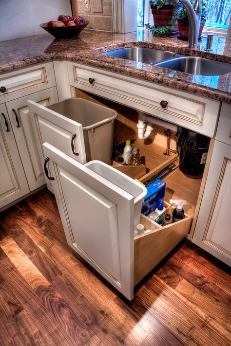 Where do you keep your kitchen garbage receptacle? Garbage Cabinet, Kitchen Garbage, Closet Diy, Traditional Kitchen Design, Diy Kitchen Storage, New Kitchen Cabinets, Built In Cabinets, Kitchen Remodeling Projects, Old Kitchen