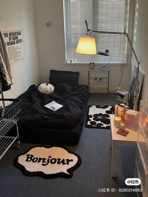 Black Bedroom Small Room, Korean Bedroom Aesthetic Dark, Room Ideas Aesthetic Black And White, Aesthetic Black Room, Room Makeover Black, Black Minimalist Room, Sink Bedroom, Black Room Ideas, Black And White Bedroom Ideas