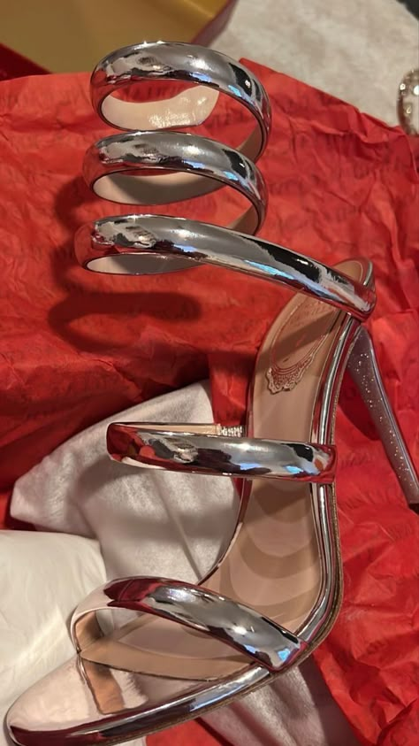 Fancy Heels, Pretty Shoes Sneakers, Fashion Shoes Heels, Girly Shoes, Aesthetic Shoes, Rene Caovilla, Swag Shoes, Gorgeous Shoes, Silver Shoes