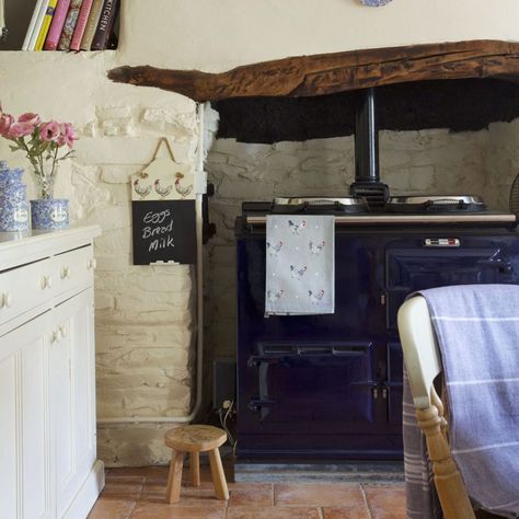 9 things only AGA owners know to be true | Ideal Home Aga Kitchen, Aga Stove, Wood Kitchens, 25 Beautiful Homes, Aga Cooker, Cosy Kitchen, Rustic Kitchen Design, Cottage Kitchens, Cottage Interiors