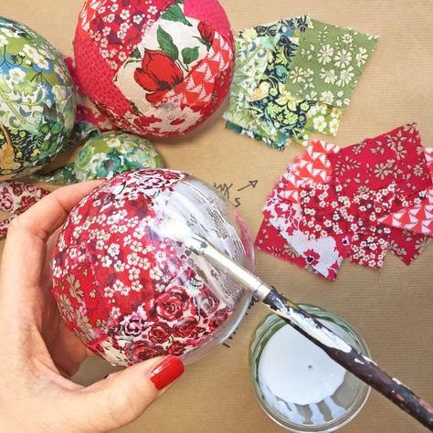 Liberty Christmas, Christmas Fabric Crafts, Fabric Balls, Christmas Crafts For Kids To Make, Quilted Christmas Ornaments, Liberty Tana Lawn, Liberty Of London Fabric, Christmas Ornaments Homemade, Fabric Christmas Ornaments