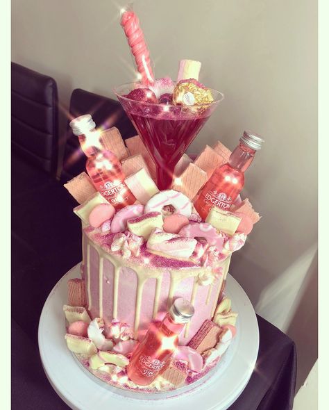 Gin cake 21st Birthday Cake Alcohol, Alcohol Birthday Cake, Liquor Cake, 19th Birthday Cakes, Alcohol Cake, 18th Cake, 21st Cake, 21st Birthday Cakes, 30 Birthday Cake