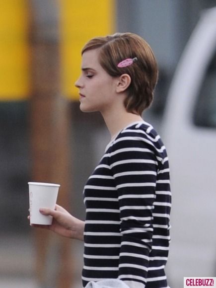 Emma Watson Perks Of Being A Wallflower Hair, Young Emma Watson, Emma Watson Pixie, Emma Watson Short Hair, Emma Watson Young, Grown Out Pixie, 70 Outfits, The Perks Of Being, Chin Length Hair