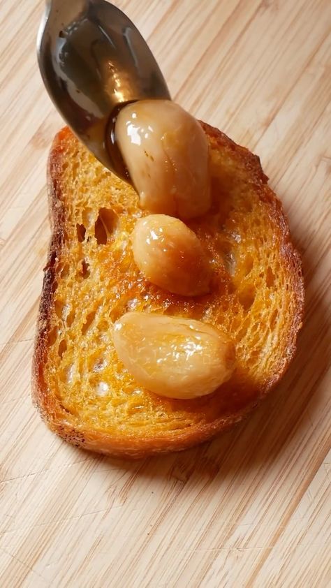 Daen Lia Kelly Garlic Confit, Garlic Recipes, Canning Recipes, Interesting Food Recipes, Diy Food, Diy Food Recipes, Vegetable Recipes, Food Hacks, My Website