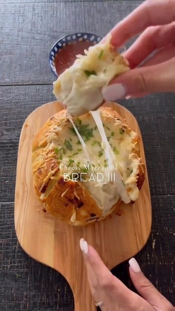 Healthy Food 🍏 on Instagram: "Cheesy mozzarella bread recipe😋 Would you Eat or Pass? Credit: @spanglishfashion Follow @foodfuly for daily food posts ❤️Like & Share with your friends Ingredients: -Bread - A small mozzarella cheese ball - 3 slices of Mozzarella cheese - parmesan cheese - garlic + Butter - salt and pepper - salsa marinara ( tomato sauce, garlic, olive oil, salt, brown sugar and pepper) Take to oven on 380 degrees for 20 mins #foodstyling #foodstagram #foodlover #foodpic Mozzarella Bread, Brie Cranberry, Garlic Olive Oil, Cheesy Recipes, Delicious Snacks Recipes, Foodie Food, Cheese Ball, Garlic Butter, Cooking Dinner