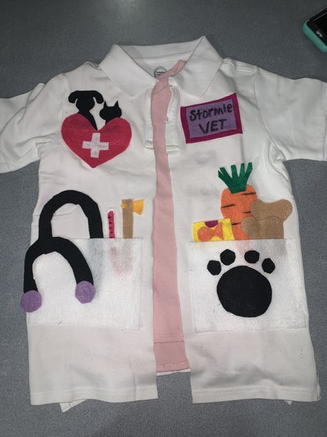 Kids Career Day Ideas, Veterinarian Costume, Vet Costume, Career Day Ideas, Dress Up Corner, Career Costumes, Red Ribbon Week, Homemade Costume, Fancy Shirt