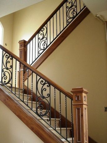 Reling Design, Interior Stair Railing, Wrought Iron Stair Railing, Modern Stair Railing, Wrought Iron Staircase, Staircase Wall Decor, Custom Railing, Staircase Railing Design, Handrail Design