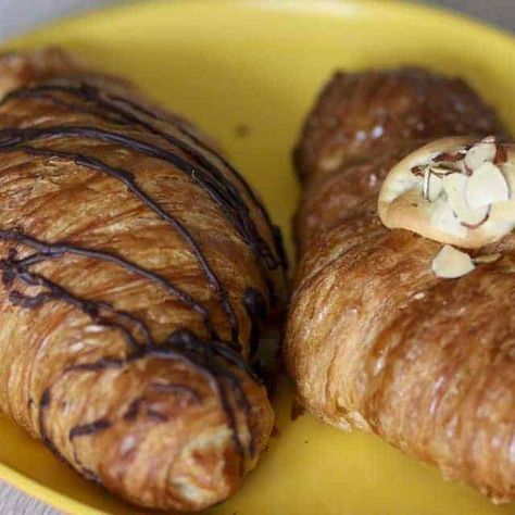 gluten free chocolate croissants Gluten Free Chocolate Croissant Recipe, Gluten Free Croissant, Croissants Recipe, Glutenfri Baking, Chocolate Croissants, Gf Food, Gluten Free Pastry, Slaw Recipe, Gf Flour