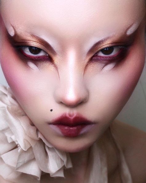 High Fashion Makeup Looks, Bridesmaids Makeup Ideas, 2023 Makeup Looks, Artistic Makeup Creative, Fantasy Makeup Looks, Runway Makeup Looks, Faerie Makeup, Instagram Makeup Looks, Bridesmaids Makeup