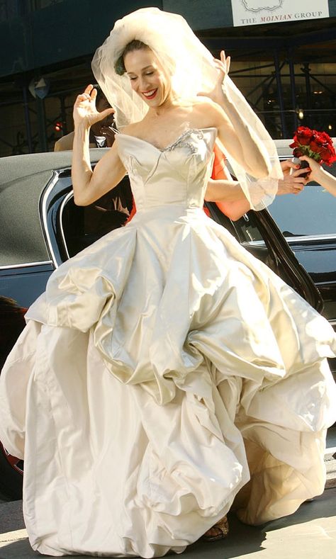 Vivienne Westwood Carrie Bradshaw Wedding Dress, Vivienne Westwood Wedding Dress, Movie Wedding Dresses, Vivienne Westwood Wedding, City Wedding Dress, Christmas Outfit Inspiration, Vivienne Westwood Dress, Wedding Dress Costume, Iconic Weddings