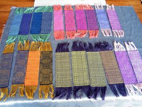 How To Weave Bookmarks, Weave Bookmark, Weaving Bookmarks, Woven Bookmarks, Tapestry Loom Weaving, Weaving Book, Tapestry Loom, Dust Bunnies, Weaving Ideas