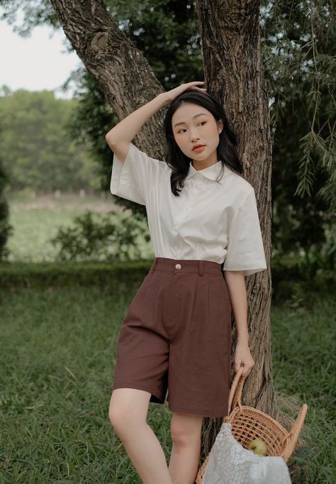 Brown Shorts Outfit, Linen Camisole, Short For Women, White Shirt Blouse, Unique Outfit, Summer Linen Dresses, Brown Shorts, Summer Linen, Women Blouse