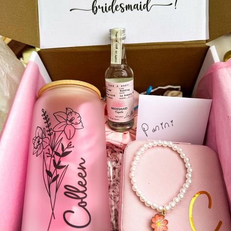 #bridesmaid #bride #bridal #maidofhonor #bridesmaidbox #gift #wedding #pinkwedding Beautiful Best Friend, Best Friend Wedding, Bridesmaid Box, Bride Bridal, Friend Wedding, Pink Wedding, Your Special, Gift Wedding, Maid Of Honor