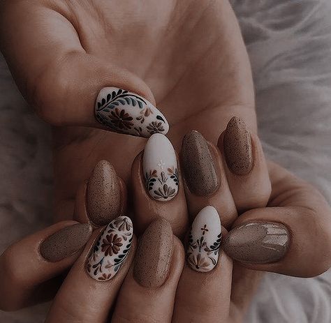 Almond Boho Nails, Woodsy Nails, Acotar Nails Designs, Western Almond Nails, Summer Boho Nails, Mexican Nails Designs Mexico, Colorado Nails, Mexican Inspired Nails Mexico, Spanish Tile Nails