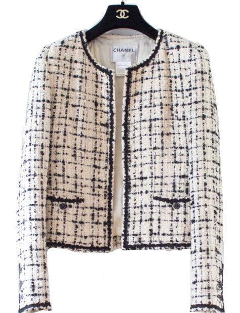 Chanel Blazer, Chanel Tweed Jacket, Chanel Style Jacket, Chanel Jackets, Moda Chanel, Chanel Black And White, Black And White Jacket, Chanel Tweed, Chanel Jacket