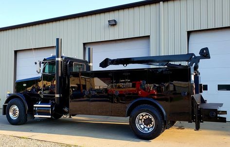 Peterbilt Service Truck, Service Truck Organization, Mechanics Service Truck, Cummins Diesel Trucks, Welding Trucks, Truck Organization, Truck Mechanic, Welding Rig, Welding Rigs