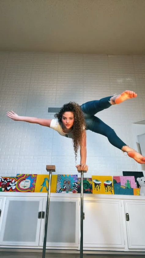 Sofie Dossi, Gymnastics Tricks, Acro Dance, Flexibility Dance, Gymnastics Skills, Amazing Gymnastics, Gymnastics Poses, Gymnastics Videos, Acrobatic Gymnastics