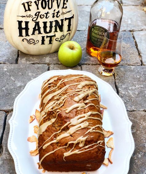 Fall Bread Recipes, Apple Loaf, Bourbon Caramel, Halloween Apples, Apple Bourbon, Apple Spice Cake, Bourbon Recipes, Pumpkin Bread Easy, Bourbon Glaze