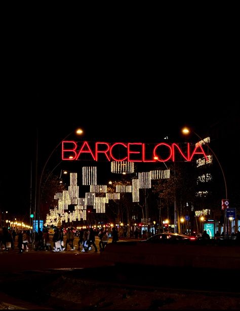 Barcelona At Night, Barcelona Spain Aesthetic, Barcelona Life, Barcelona Party, Barcelona Nightlife, Barcelona Bars, Barcelona Airport, Barcelona Aesthetic, La Barceloneta