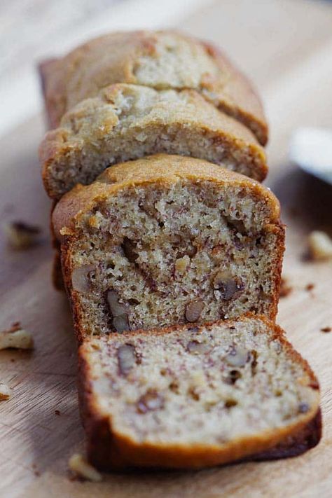 Rum Banana Bread - Turn traditional recipe into something even better with rum. This recipe yields the best and super moist banana bread ever | rasamalaysia.com Banana Bread Recipe No Baking Soda, Rum Banana Bread, Super Moist Banana Bread, Sour Cream Banana Bread, Chocolate Chip Banana Bread Recipe, Banana Bread Recipe Moist, Banana Bread Muffins, Walnut Bread, Moist Banana Bread