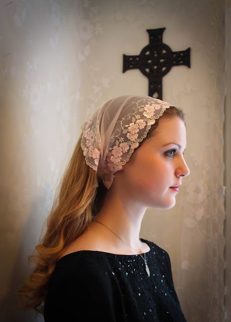 Christian Veils, Veil Diy, Christian Head Covering, Catholic Veil, Catholic Decor, Veiled Hats, Head Wrap Styles, Easter Fashion, Chapel Veil