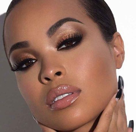 10 maquillages pour les yeux et peaux noirs ! - Beauté - Forum Mariages.net Makeup Ideas Natural Brown, Black Women Makeup Tutorial, New Makeup Ideas, Trendy Eyeshadow, Natural Black Women, Brown Makeup, Braut Make-up, Black Women Makeup, Bridal Makeup Looks