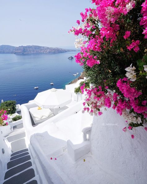 One of the most picturesque places I’ve been, Santorini 🌺🌺🌺 Santorini House, Red Beach, Beautiful Places On Earth, Destination Voyage, Napoleon Hill, Santorini Greece, Greek Island, Mediterranean Sea, Luxor