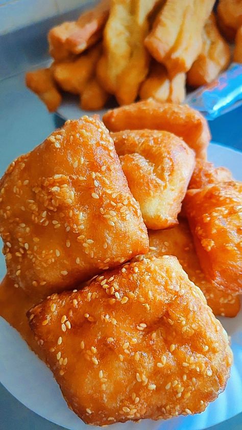 Snack enak manis diatas ada taburan wijen. Roti Goreng Surabaya Roti Goreng, Indonesia, Snacks