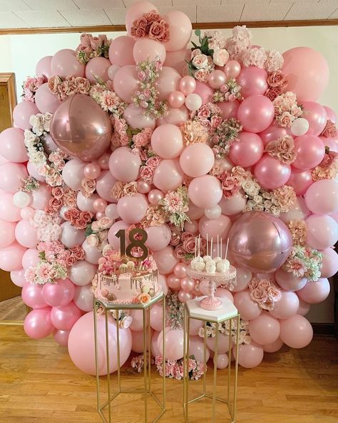 Best balloon Party styling. Amazing Birthday Party decoration, balloon garland. Event ideas #balloons #balloon #Balloonbackdrop #Balloonwall #kidsparty #partyideas #partystyling #decorations #birthdayparty #babyshower Balloon Wall Backdrop, Flowers Balloons, 40th Birthday Party Decorations, Deco Ballon, Round Arch, 21st Birthday Decorations, Balloon Installation, Rose Gold Party, Birthday Balloon Decorations